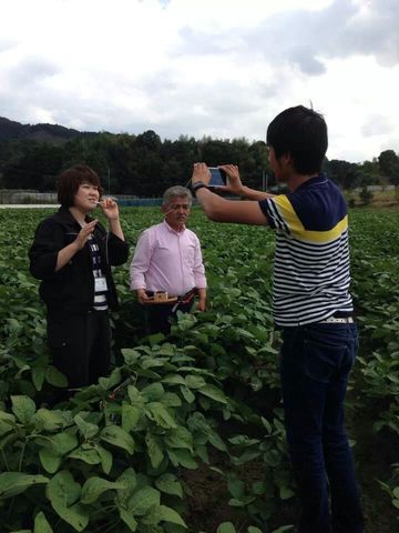 クロダマル田んぼでの取材写真