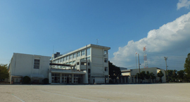筑前町立夜須中学校の写真