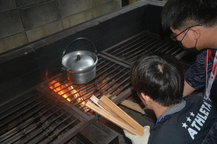 野外炊飯の画像